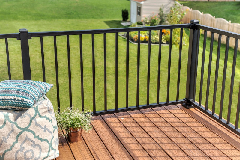 An aluminum deck railing will last for a really long time. Source: Pinterest